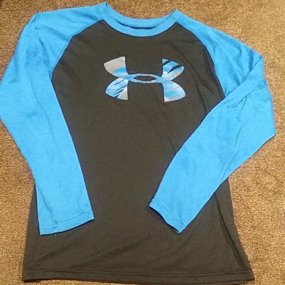 Boys Under Armour shirt size Med